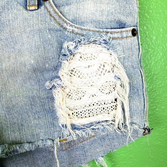 Obey Propaganda Distressed Cutoff Lace Short shorts size 28 - Picture 2 of 11